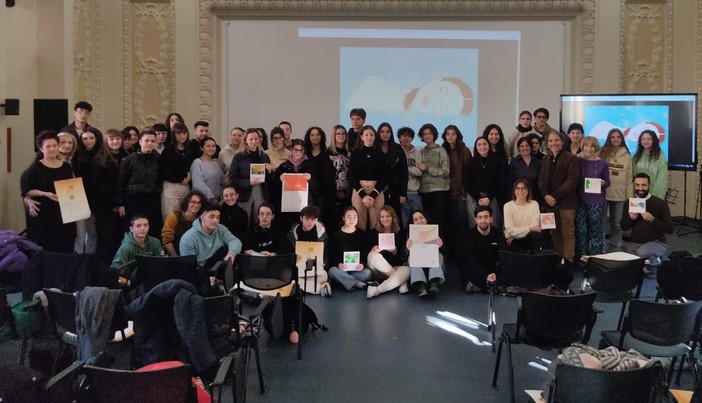 Gli studenti dell'Artistico Alfieri donano arte e speranza con i loro calendari solidali