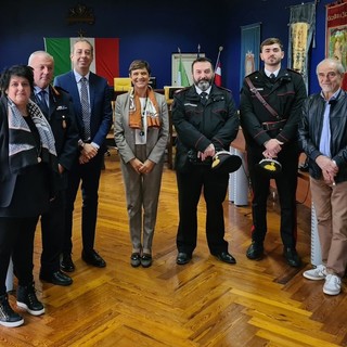 Il questore di Asti, Marina Di Donato, con il sindaco Lanzavecchia, altri esponenti dell'Amministrazione e delle Forze dell'Ordine locali