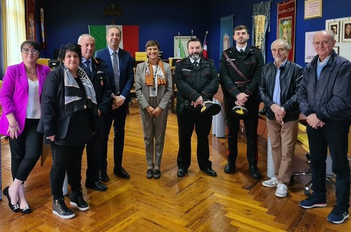 Il questore di Asti, Marina Di Donato, con il sindaco Lanzavecchia, altri esponenti dell'Amministrazione e delle Forze dell'Ordine locali