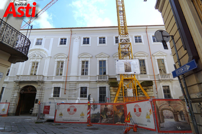 Un'immagine d'archivio dei lavori di restauro di Palazzo Ottolenghi