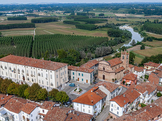 Una veduta aerea del paese