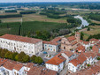 Una veduta aerea del paese