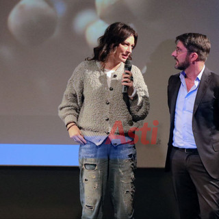 L'attrice Chiara Buratti con l'assessore Candelaresi in Sala Pastrone (MerfePhoto)