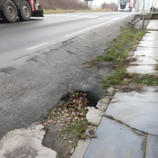 Disagi alla viabilità al Palucco e dintorni: tra buche, incidenti e promesse disattese