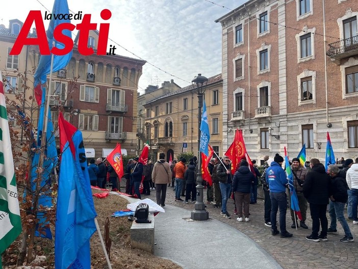 I sindacati in presidio a gennaio in piazza Medici