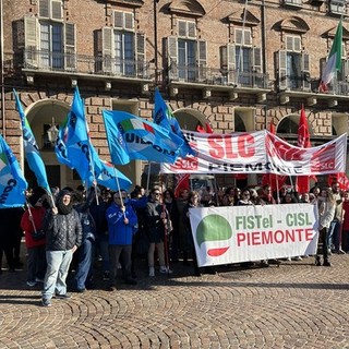 Operatori dei call center in piazza anche in Piemonte: &quot;Paghe da fame a 6,5 euro lordi l'ora&quot;