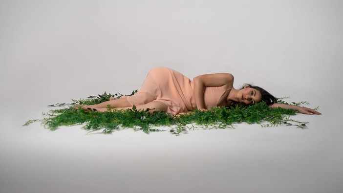 La villanovese Sylvia Meritano presenta il nuovo singolo &quot;Il tuo fiore mai&quot;