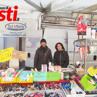 Lo storico banco del mercato di Asti &quot;Solofferte&quot;, cosmetici e prodotti per l'igiene, chiuderà a fine anno