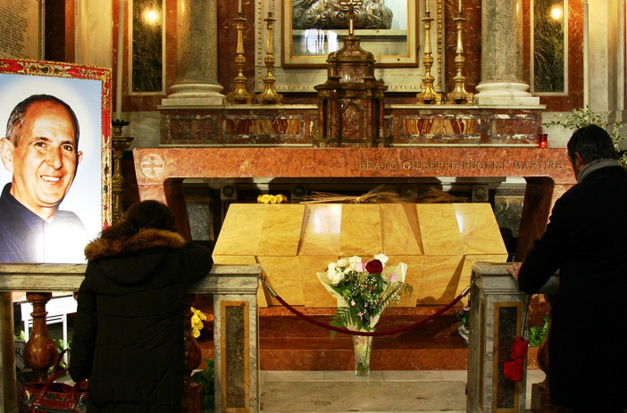 La tomba di don Pino Puglisi, nella cattedrale di Palermo (foto tratta da Wikipedia)