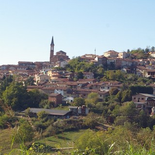 Un panorama del paese di Tonco