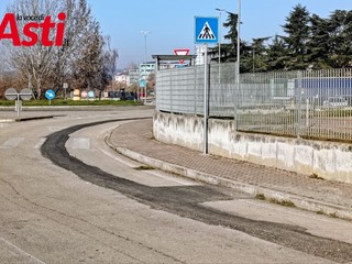 I rattoppi stradali in via Atleti Azzurri Astigiani e in via Gerbi (Merfephoto - Efrem Zanchettin)