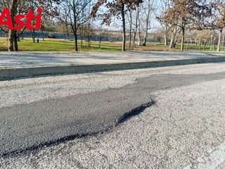 I rattoppi stradali in via Atleti Azzurri Astigiani e in via Gerbi (Merfephoto - Efrem Zanchettin)