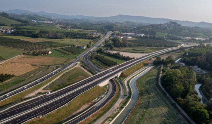 Un tratto dell'Asti Cuneo nelle vicinanze di Alba