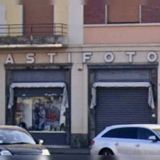 Iniziata la svendita da Asti Foto. Lo storico negozio chiuderà a fine anno