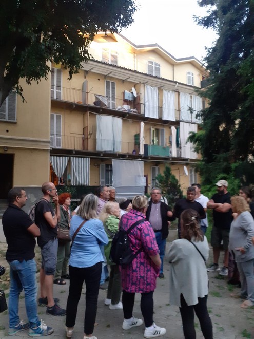 Alcune immagini dell'incontro organizzato dal coordinamento in via Dogliotti