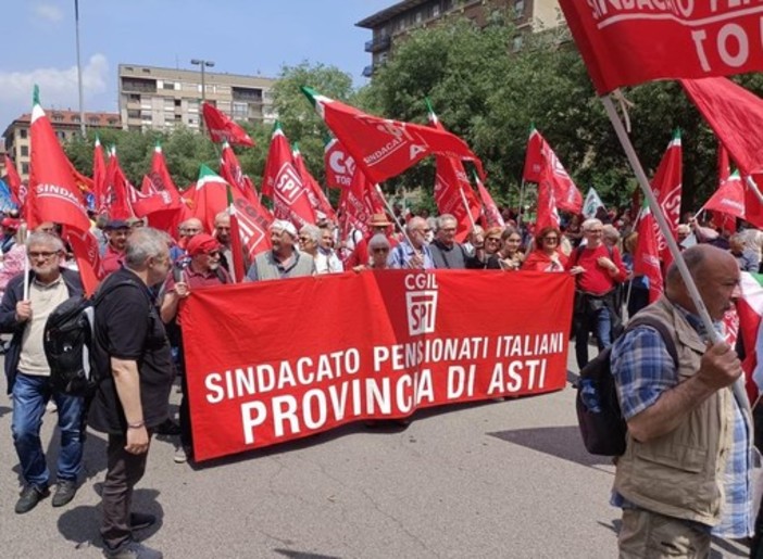 &quot;Il potere d’acquisto logora chi non ce l’ha”: pensionati Cgil di Asti in piazza a Torino il 31 ottobre