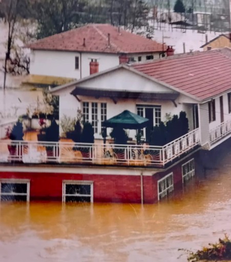 Case di Lungotanaro con l'acqua al primo piano