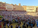 La Croce Verde Asti al Palio di Siena con alcuni volontari. In futuro gemellaggio con il Palio di Asti