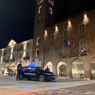 Lanciavano petardi tra i passanti e all'interno di locali pubblici, identificati dai Carabinieri