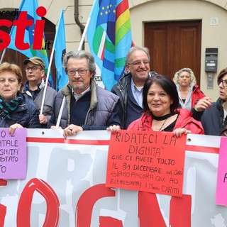 Una protesta dei lavoratori della Casa di riposo Città di Asti (Archivio)