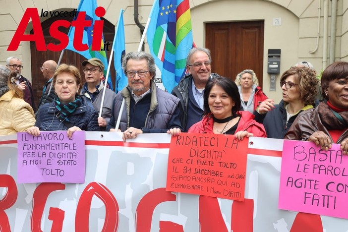 Una protesta dei lavoratori della Casa di riposo Città di Asti (Archivio)