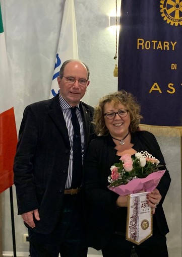 Brunella Mascarino al Rotary ha ripercorso la sua carriera giornalistica, da Asti al Tg3 Piemonte