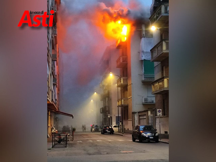 Asti, fiamme in via Ratti: devastato un appartamento [FOTO E VIDEO]