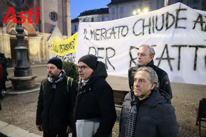 Alcuni ambulanti che fanno riferimento al GOIA: tra loro il presidente Giancarlo Nardozzi, Salvatore Nicastro e Andrea Percia (merfephoto)