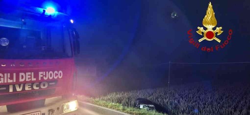 Incidente stradale nella notte a Revigliasco, il conducente estratto dai Vigili del Fuoco