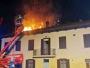 Incendio tetto di un cascinale a Cantarana: sul posto, da ore, i vigili del fuoco di Asti