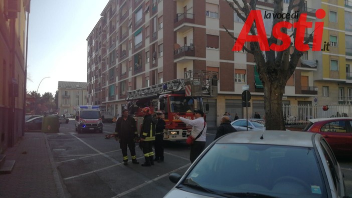 Asti: a fuoco uno scantinato in via Dogliotti. 15 persone intossicate (AGGIORNAMENTO DELLE 16.30)