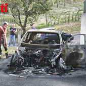 È residente a Nizza Monferrato l'uomo di 39 anni che oggi ha dato fuoco alla sua auto a Canelli