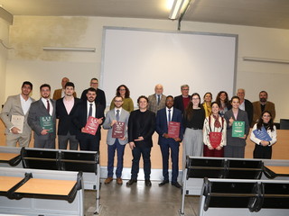 Foto di gruppo dei neo laureati