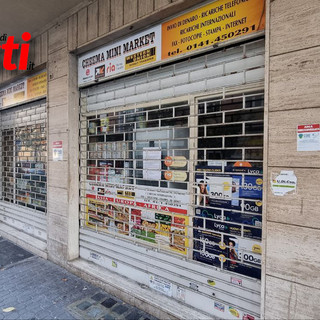 Chiuso un minimarket di corso Matteotti: rinvenuta merce scaduta e escrementi di roditore [FOTO]