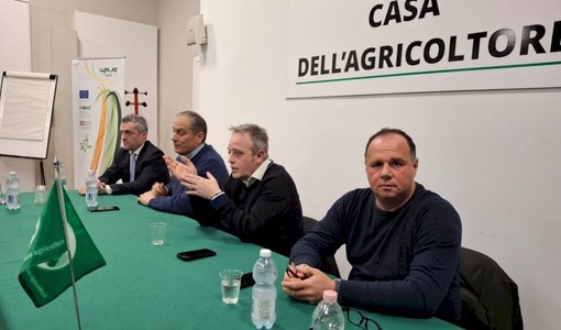 Due immagini relative l'assemblea CIA