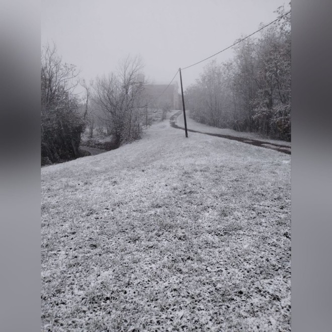 La prima neve fa timidamente capolino anche nell'Astigiano