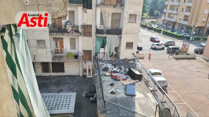 L'affaccio dalla palazzina occupata di Corso Volta