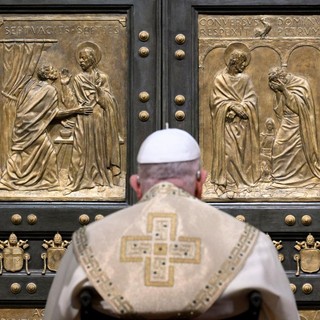 Il Papa apre la Porta Santa a San Pietro la notte di Natale - Ph @pontifex