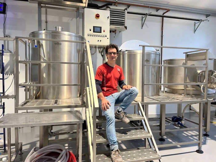 Alessandro e il suo microbirrificio artigianale a Canelli