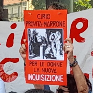 Le immagini della protesta davanti al Sant'Anna di Torino