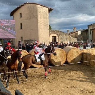 Un momento del Palio di Buti