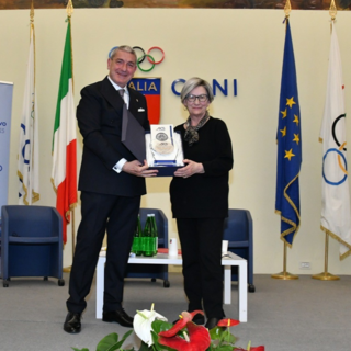 La moglie di Monticone, Eugenia Sampietro con il presidente Aics