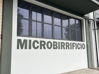 Alessandro e il suo microbirrificio artigianale a Canelli