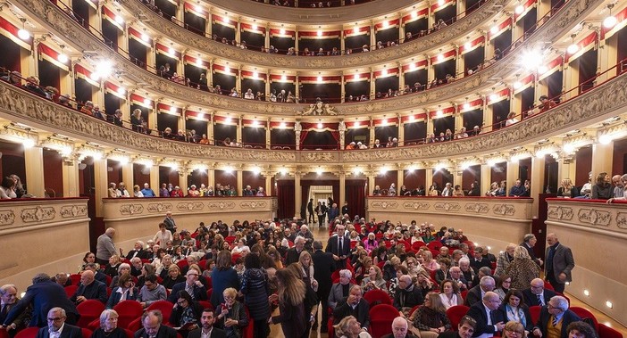 Asti d'Appello guarda già al 2025 e mette a disposizione il libro di Massimo Cotto: i proventi andranno in beneficenza