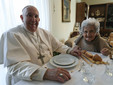 Il Santo Padre a pranzo a Portacomaro, ospite della cugina Carla (Ph. Vatican Media)