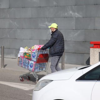 &quot;Gli addetti alla sicurezza dei supermercati non sono titolati per controllare le auto&quot;. Le riflessioni del consigliere comunale Spata