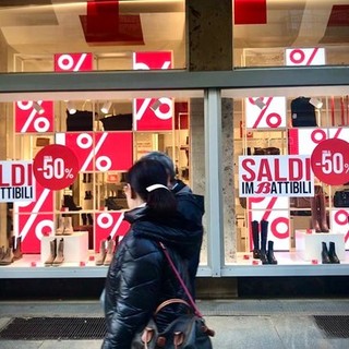 Al via lo sprint dei saldi invernali: &quot;Si spenderanno circa 150 euro a testa, risparmiati dalla tredicesima&quot;