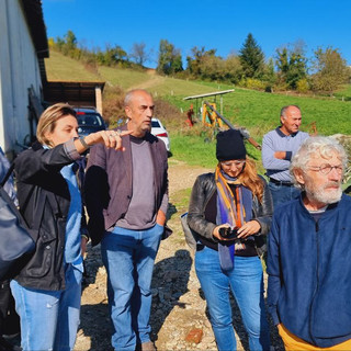 Un sopralluogo della consigliera regionale Ravinale con i consiglieri astigiani, sulle zone dove dovrebbero partire i lavori del Caso (MerfePhoto)