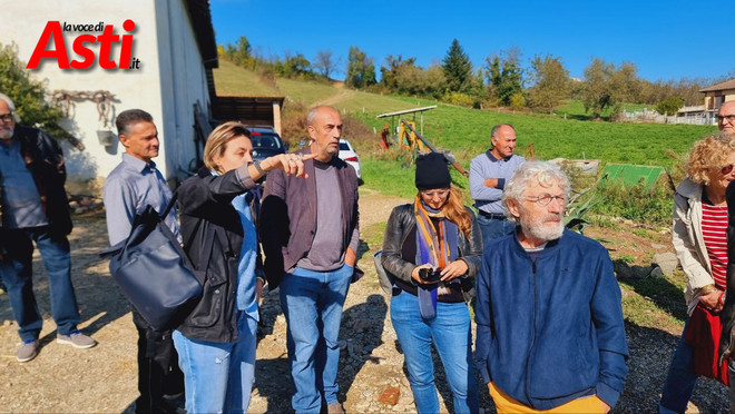 Un sopralluogo della consigliera regionale Ravinale con i consiglieri astigiani, sulle zone dove dovrebbero partire i lavori del Caso (MerfePhoto)