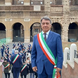 Giovanni Spandonaro poco prima della partenza della parata militare, con alle spalle il Colosseo